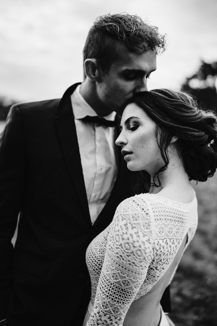 Boho Brautpaar schwarz weiß