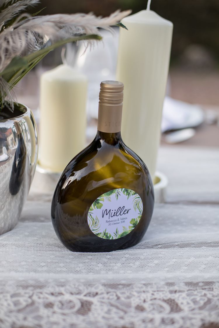 personalisierter Wein im Greenery Style